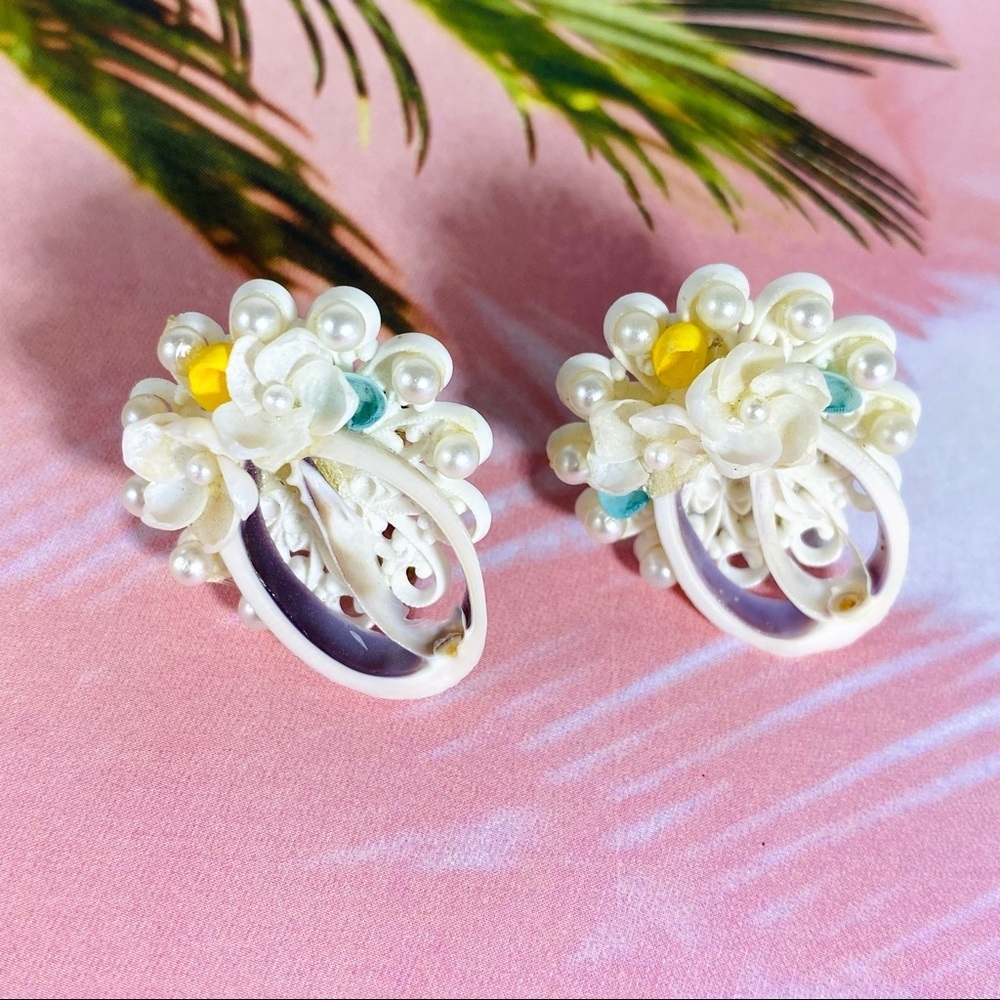 Vintage mini shell floral screw back earrings